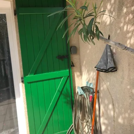 A 50 M De La Du Grazel Pour 6 Personnes * Gruissan
