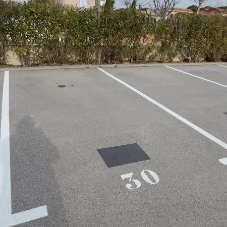 A 50 M De La Du Grazel Pour 6 Personnes Holiday home