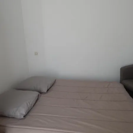 A 50 M De La Du Grazel Pour 6 Personnes *